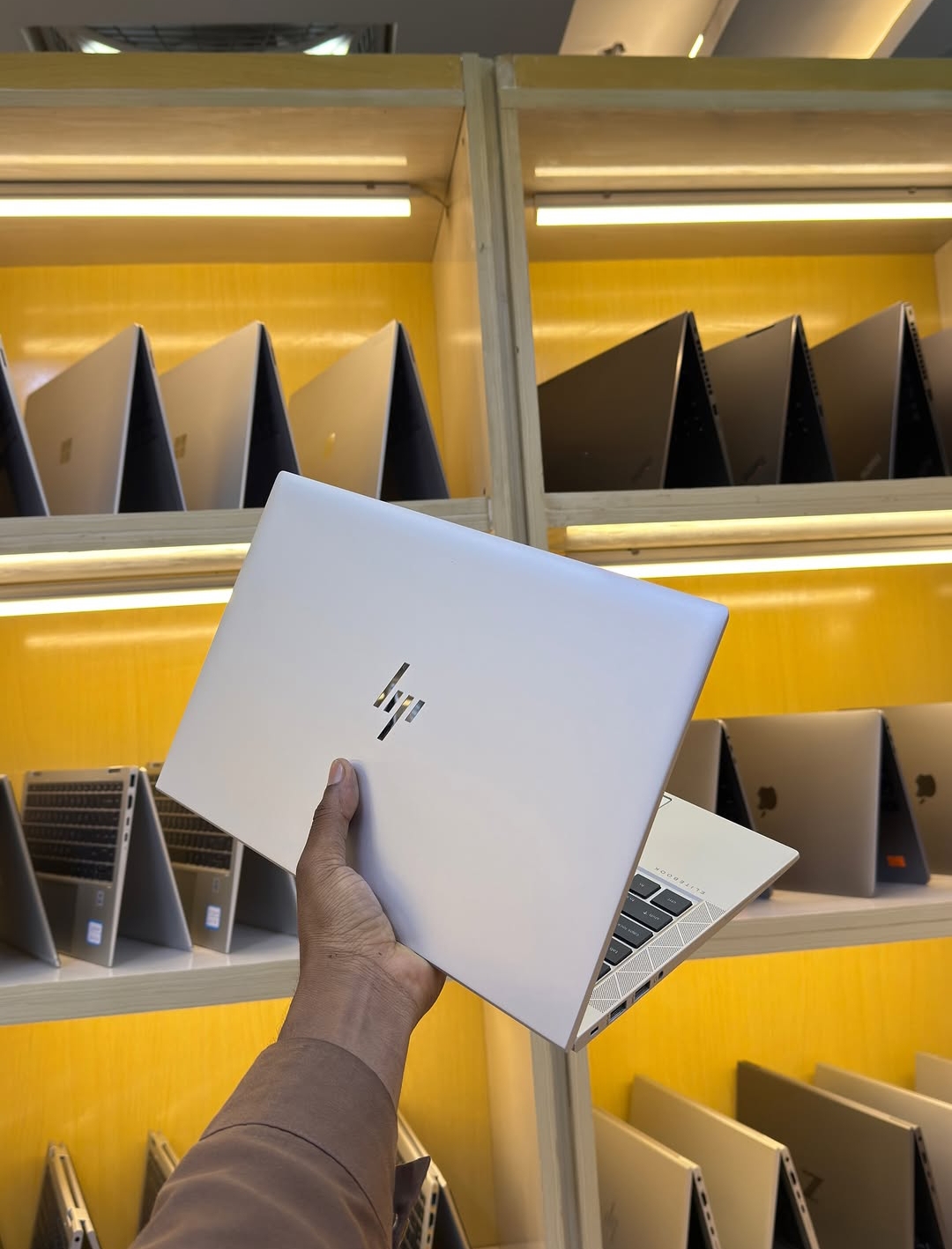 HP ELITEBOOK 640 G9 (CORE I5 12TH GEN) - Image 3